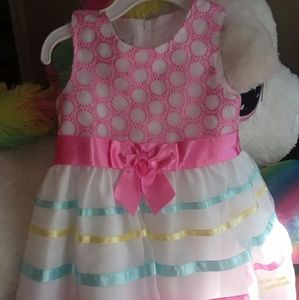 Little Girl's sleeveless dress.